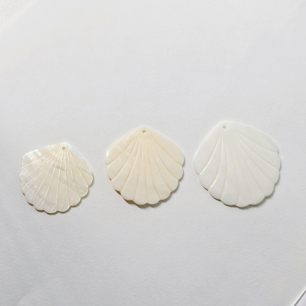 10 colgantes de concha en forma de hoja, dijes de concha, accesorios para aretes y bisutería RY058