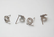 Cargar imagen en el visor de la galería, 10 pendientes redondos plisados ​​calados con aro, dorados/plateados, de plata S925, sin níquel, hipoalergénicos, JJ011