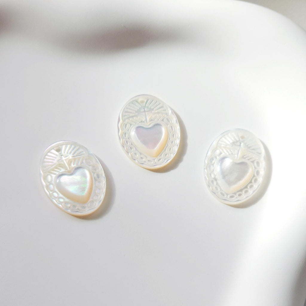 Heart White Mother-of-Pearl, MOP Shell Pendant, Engraved White Nacre, Shell Charm, Oval Shell Jewelry Making Findings RY035