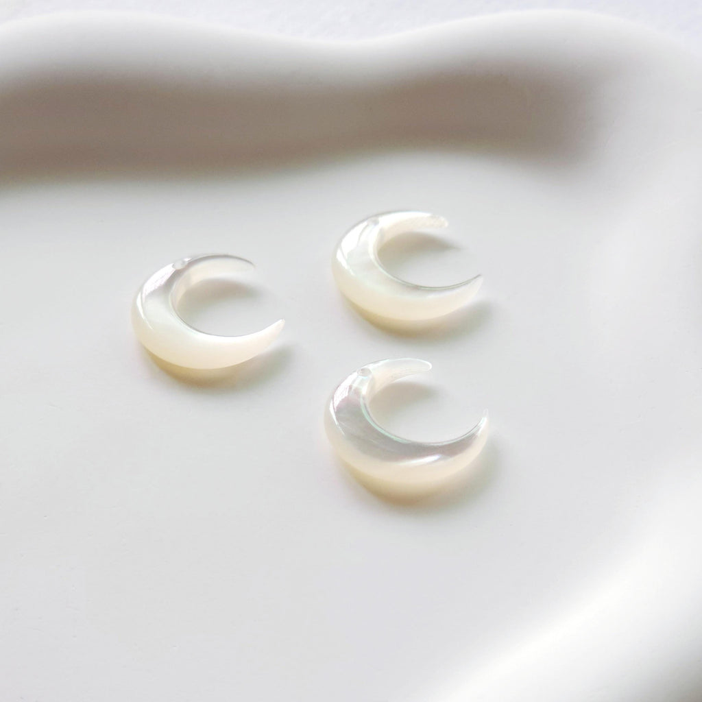 Moon Shape White Mother-of-Pearl, MOP Shell Pendant, 3D White Nacre, Ox Horn Shell Charm, Shell Jewelry Making Findings RY055