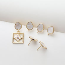 تحميل الصورة إلى عارض المعرض، قرط صدفي غير منتظم، مطلي بالذهب عيار 14 قيراطًا، دبوس فضة S925 خالٍ من النيكل، نتائج قرط مضادة للحساسية JJ022