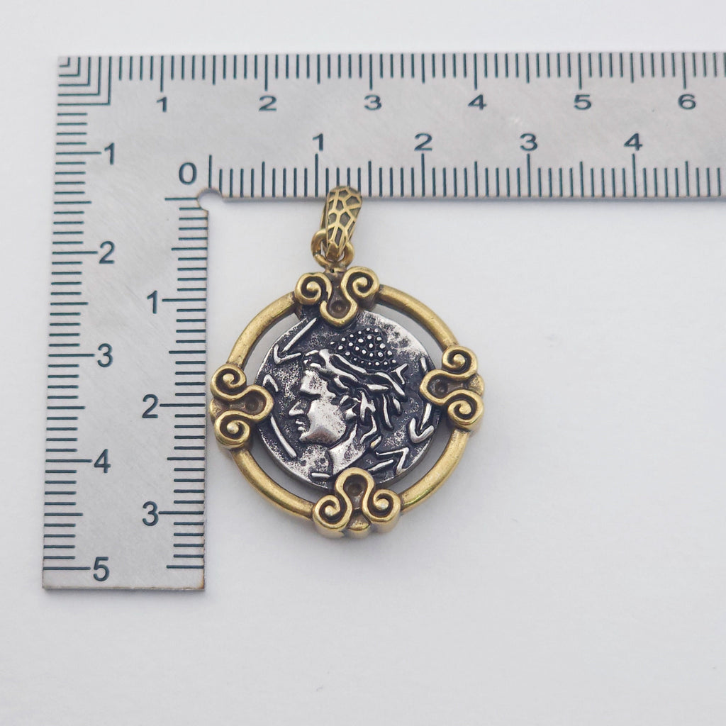 Antique Silver Portrait Pendant, Round Charm, Oval Charm, Necklace Making Charm, Jewelry Findings S1148