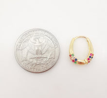 تحميل الصورة إلى عارض المعرض، أقراط أذن مكعبة بيضاوية الشكل مرصعة بالكريستال مع حلقة، 16 مم، مطلية بالذهب عيار 18 قيراطًا، أقراط هاجي هوبس S1063