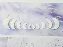 Load image into Gallery viewer, 10pcs Moon Shape White Mother-of-Pearl, MOP Shell Pendant, White Nacre, Ox Horn Shell Charm, Shell Jewelry Making Findings RY061