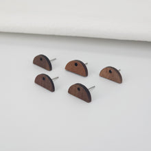 تحميل الصورة إلى عارض المعرض، أقراط خشبية من 4 قطع، أقراط خشبية نصف دائرية للنساء، مصنوعة من خشب الجوز المُعاد تدويره، خالية من النيكل، أقراط هندسية مميزة، رقم المنتج JT973