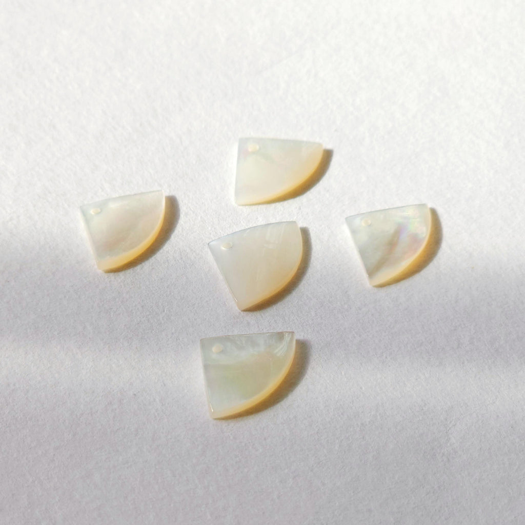 Fan Shape White Mother-of-Pearl, MOP Shell Pendant, Engraved White Nacre, Shell Charm, Shell Jewelry Making Findings RY039