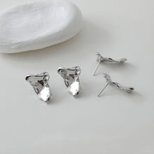 تحميل الصورة إلى عارض المعرض، قرط أذن مطروق غير منتظم، ذهب/فضة عيار 14 قيراط، أقراط فضة S925 خالية من النيكل، قرط أذن على شكل عقدة مع حلقة GE027