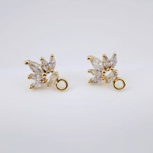 تحميل الصورة إلى عارض المعرض، أقراط على شكل ورقة من الزركونيا المكعبة، مطلية بالذهب مع حلقة، مضادة للحساسية، أدوات يدوية الصنع، لوازم صنع الأقراط بنفسك D0025