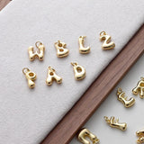 Dije de letra del alfabeto, inicial chapada en oro brillante de 18 quilates, personalizado y minimalista para hacer collares y pulseras S1395
