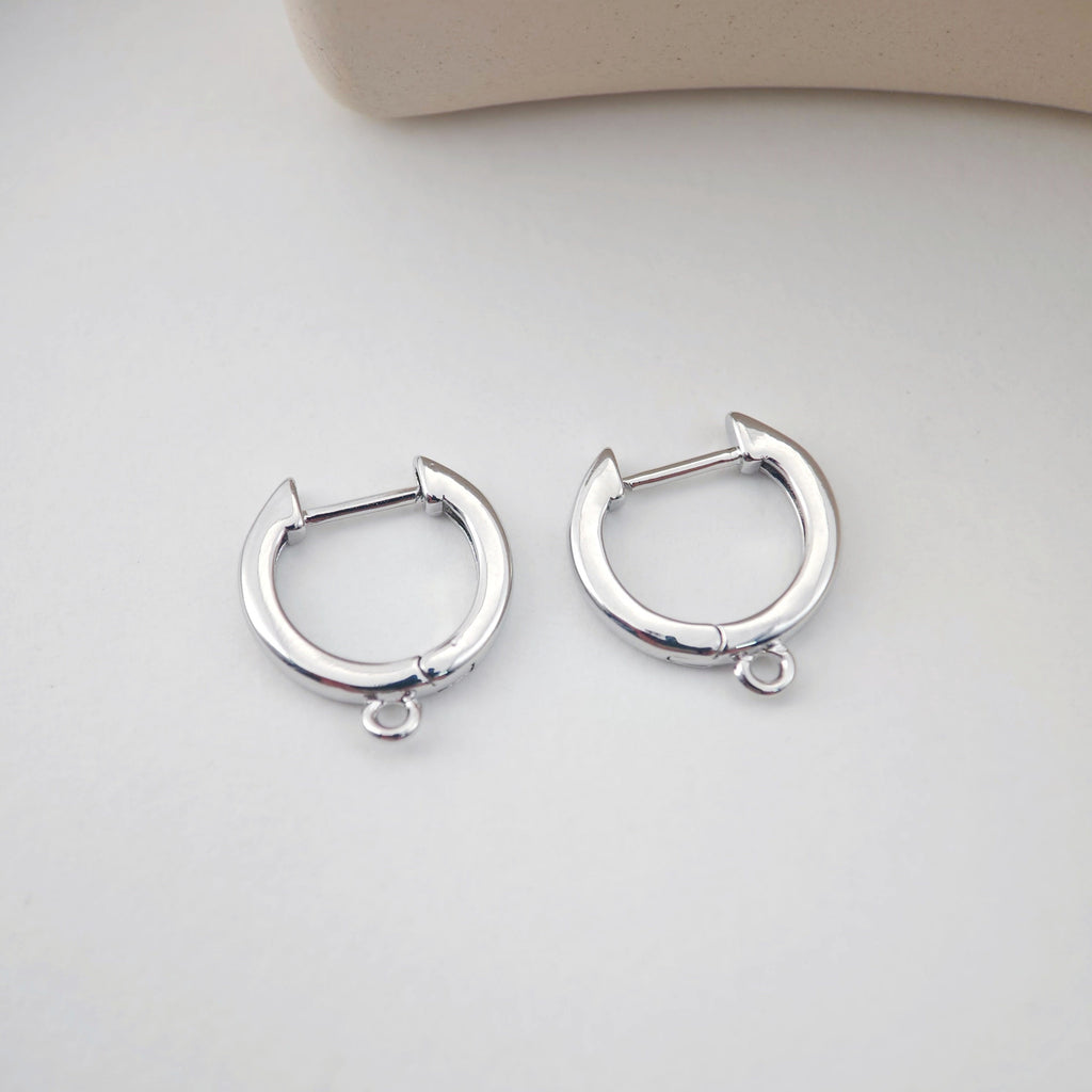 4 قطع من حلقات الأذن Huggie Hoops، حلقات أذن رافعة مطلية بالذهب عيار 18 قيراطًا، نتائج صنع الأقراط الذهبية لصنع المجوهرات D0107