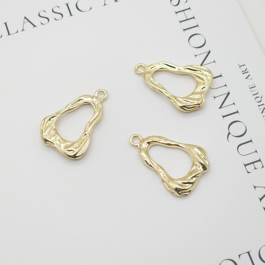 10 colgantes irregulares calados, chapados en oro de 14 quilates, colgantes de gota, colgantes para collares, accesorios para bisutería ZZ083