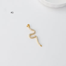 Cargar imagen en el visor de la galería, Dije de serpiente, delicado colgante de serpiente con micro pavé de circonitas cúbicas, chapado en oro de 18 quilates, ideal para hacer pulseras y collares, accesorio de joyería de 26 x 10 mm S014