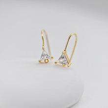 Cargar imagen en el visor de la galería, Alambres para pendientes chapados en oro de 18 quilates, ganchos triangulares con pavé cúbico, sin níquel, ganchos de pez, alambres para joyería ZX310