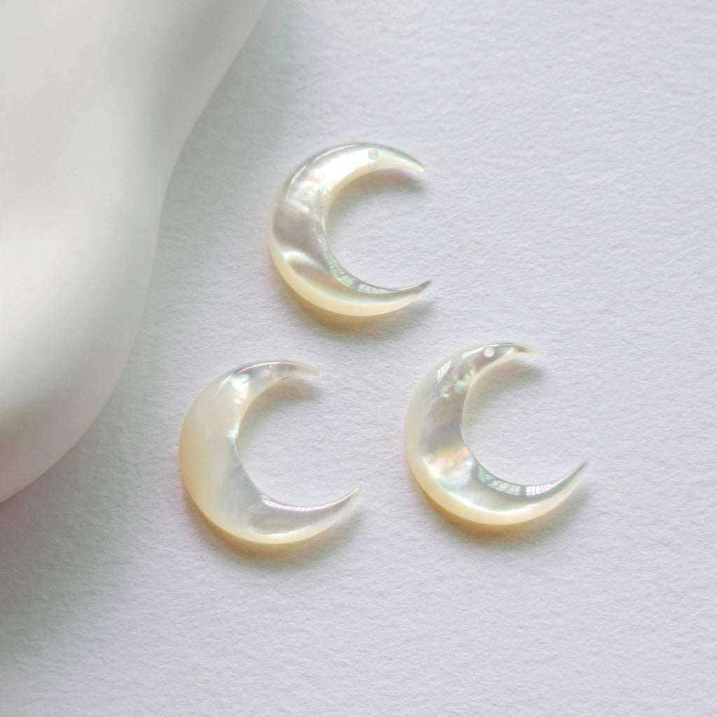 Moon Shape White Mother-of-Pearl, MOP Shell Pendant, 3D White Nacre, Ox Horn Shell Charm, Shell Jewelry Making Findings RY053