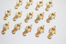 Load image into Gallery viewer, Gold Seashell Charm, Marine Life Pendant, Starfish, Seahorses, 18k Gold Plated Brass, Bracelet Making, Jewelry Findings GZ424