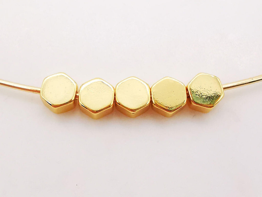 20 cuentas espaciadoras hexagonales de 5 mm, chapadas en oro de 18 quilates, ideales para hacer pulseras y collares, accesorios de joyería S222