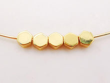 Cargar imagen en el visor de la galería, 20 cuentas espaciadoras hexagonales de 5 mm, chapadas en oro de 18 quilates, ideales para hacer pulseras y collares, accesorios de joyería S222