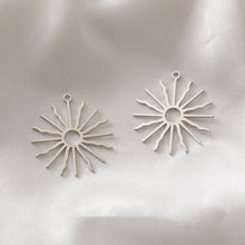 Cargar imagen en el visor de la galería, 10 colgantes de sol con forma de rayo de sol, chapados en oro de 14 quilates y plata, de 28 mm, para hacer collares, accesorios de joyería ZZ096