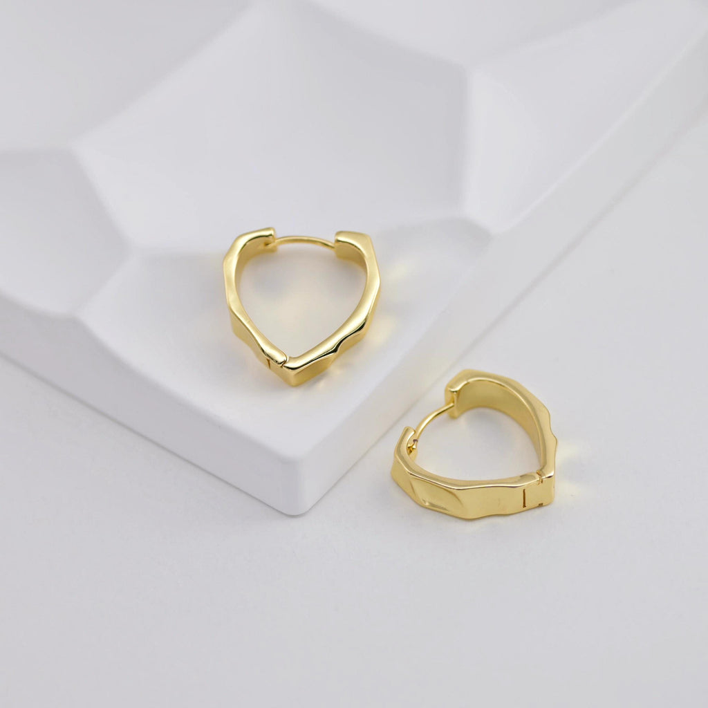 Heart Shape Ear Hoops, Gold Hoops, 21.7mm, 18K Gold Plated Leverback Earrings, Huggie Hoops Earring D0566