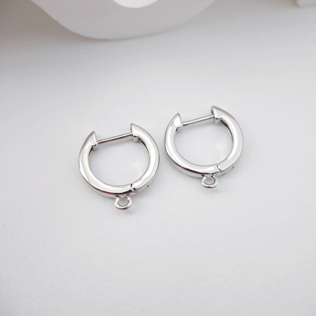 4 قطع من حلقات الأذن Huggie Hoops، حلقات أذن رافعة مطلية بالذهب عيار 18 قيراطًا، نتائج صنع الأقراط الذهبية لصنع المجوهرات D0107