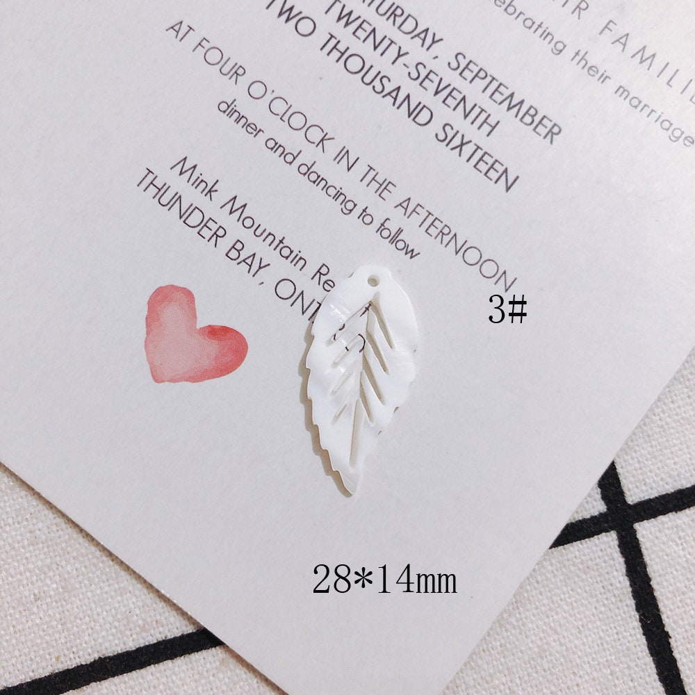 10 colgantes de concha en forma de hoja, dijes de concha, accesorios para aretes y bisutería MY086