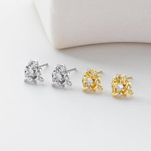 Cargar imagen en el visor de la galería, Poste para pendientes con forma de rosa, pendiente de botón de latón chapado en oro auténtico de 18 quilates con aro, pavé de circonitas cúbicas, sin níquel, fornitura D0450