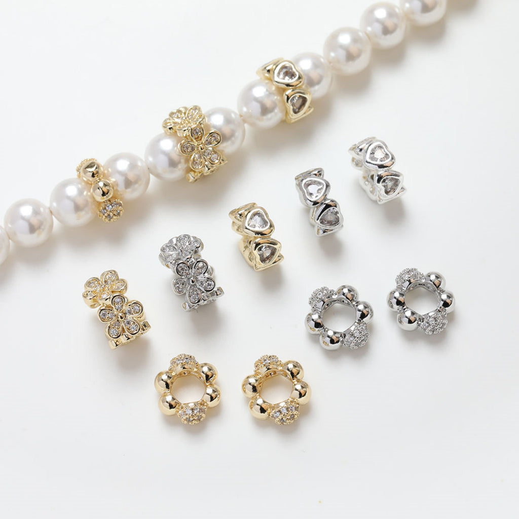 Cuentas espaciadoras redondas con forma de flor de corazón, chapadas en oro de 14 quilates, cuentas con espaciado de agujeros de circonita, cuentas para hacer collares y aretes, accesorios de joyería SC014