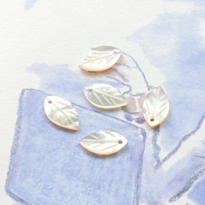 Leaf Shape White Mother-of-Pearl, MOP Shell Pendant, White Nacre, Shell Charm, Mother of Pearl Jewelry Making Findings RY004