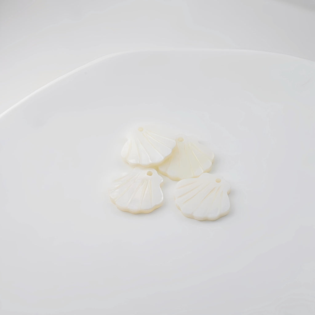 Scallop Shape White Mother-of-Pearl, MOP Shell Pendant, Fan-shaped White Nacre, Shell Charm, Mother of Pearl Jewelry Making Findings RY019