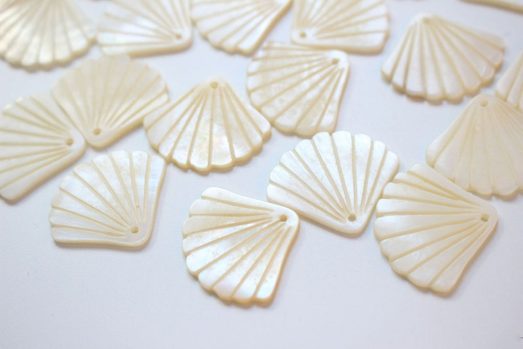 10pcs Leaf Shape Shell Pendant, Shell Pendant, Shell Charm, Earring Making Findings, Jewelry Making Findings ZZ100