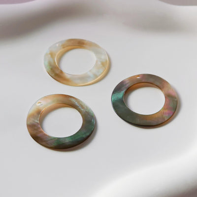 Black Circle Mother-of-Pearl, MOP Shell Pendant, Engraved Black Nacre, Shell Charm, Round Shell Jewelry Making Findings RY041