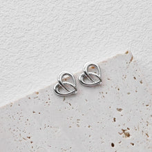 تحميل الصورة إلى عارض المعرض، قرط على شكل قلب غير منتظم، ذهب/فضة عيار 18 قيراط، قرط من الفضة الإسترليني S925 خالٍ من النيكل، قرط على شكل قلب D0363