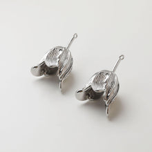 Load image into Gallery viewer, Flower Connector, 14K Gold Plated Flower Connector Charms For Earring Necklace Making, Jewelry Findings GZ748