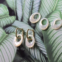 Load image into Gallery viewer, White Pearl Oyster Pendatn, White Oval Shape Mother-of-Pearl, MOP Shell, Shell Charm, Shell Jewelry Making Findings RY071