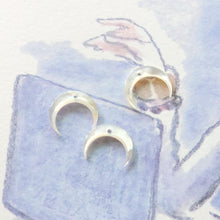 Load image into Gallery viewer, Moon Shape White Mother-of-Pearl, MOP Shell Pendant, 3D White Nacre, Ox Horn Shell Charm, Shell Jewelry Making Findings RY051