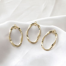 Load image into Gallery viewer, 10pcs Irregular Openwork Pendant, Niche Style Charm, 18K Gold Plated Charm, Necklace Pendant GZ281