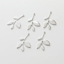 Load image into Gallery viewer, Gold Leaves Charms, 18K Gold Plated Plants Charms, Leaf Pendant,  Necklace Charms, Jewelry Findings S353