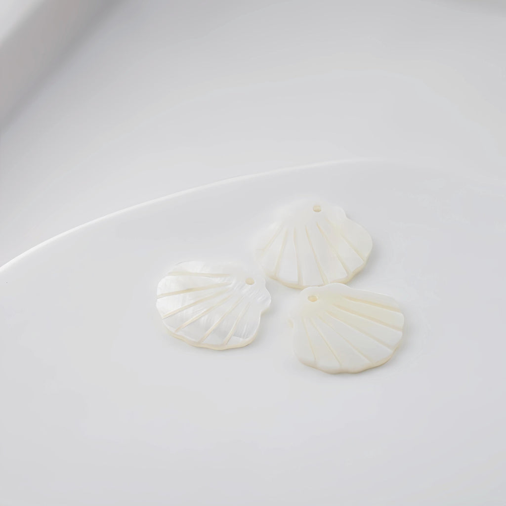 Scallop Shape White Mother-of-Pearl, MOP Shell Pendant, Fan-shaped White Nacre, Shell Charm, Mother of Pearl Jewelry Making Findings RY019