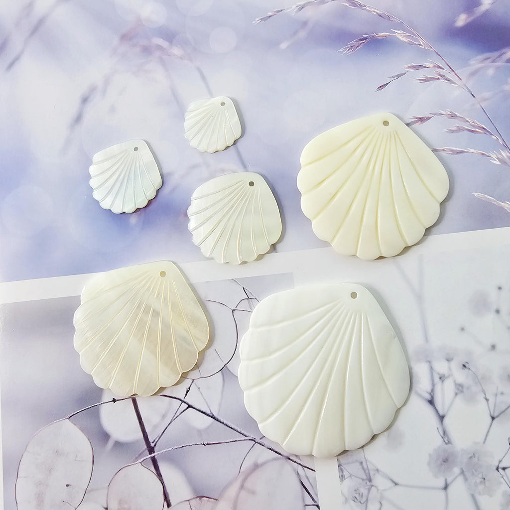 10 colgantes de concha en forma de hoja, dijes de concha, accesorios para aretes y bisutería RY058