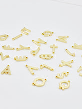 Cargar imagen en el visor de la galería, Cuentas con letras del alfabeto en oro brillante de 18 quilates, cuentas con iniciales, dijes de letras, huecos de doble cara, cuentas con iniciales para collar y pulsera S20682