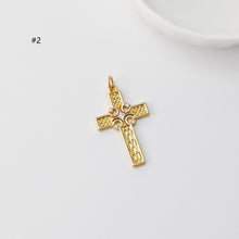 Cargar imagen en el visor de la galería, Dijes de cruz, colgante de cruz con pavé de circonitas, latón chapado en oro de 18 quilates, dijes para hacer collares, accesorios de joyería