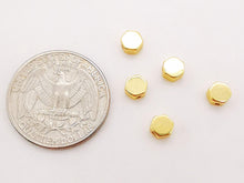 Cargar imagen en el visor de la galería, 20 cuentas espaciadoras hexagonales de 5 mm, chapadas en oro de 18 quilates, ideales para hacer pulseras y collares, accesorios de joyería S222