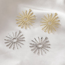 Cargar imagen en el visor de la galería, 10 colgantes de sol con forma de rayo de sol, chapados en oro de 14 quilates y plata, de 28 mm, para hacer collares, accesorios de joyería ZZ096