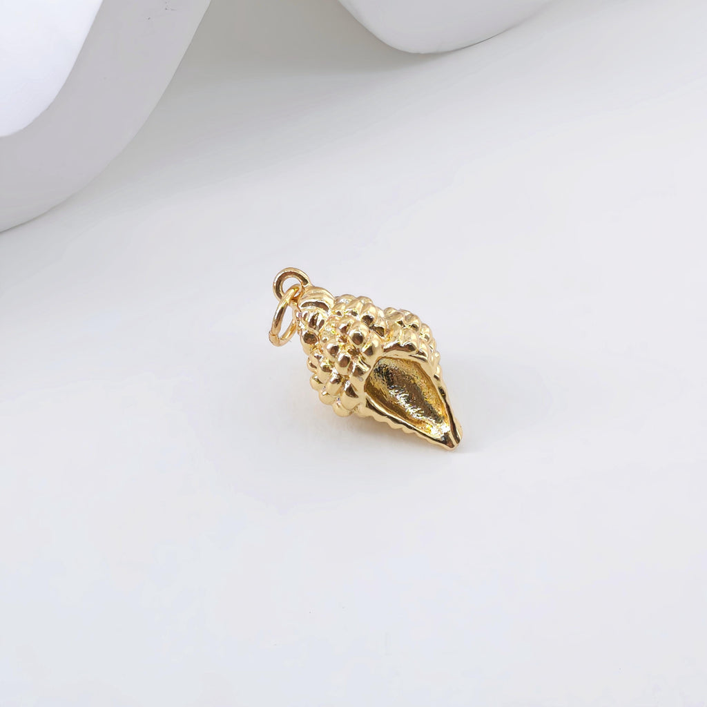 Gold Plated Seashell Charm, Seashell Pendant, 18k Gold Plated Brass, Bracelet Making, Jewelry Findings S1291