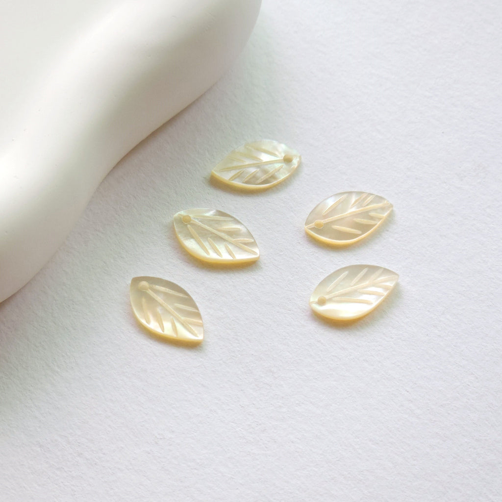 Leaf Shape White Mother-of-Pearl, MOP Shell Pendant, White Nacre, Shell Charm, Mother of Pearl Jewelry Making Findings RY004