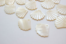 Load image into Gallery viewer, 10pcs Leaf Shape Shell Pendant, Shell Pendant, Shell Charm, Earring Making Findings, Jewelry Making Findings ZZ100