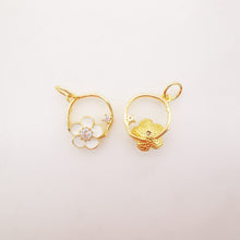 Cargar imagen en el visor de la galería, Dijes de corona de flores esmaltadas de 11 x 11 mm, colgante de corona con pavé de circonitas cúbicas bañado en oro de 18 quilates, dijes para collares y pendientes, accesorios de joyería S604