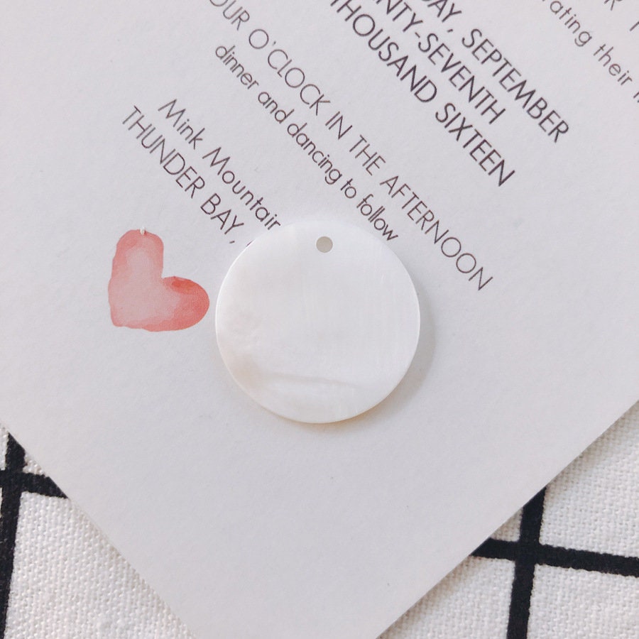 10 colgantes redondos de concha, dijes de concha, accesorios para aretes y bisutería MY107