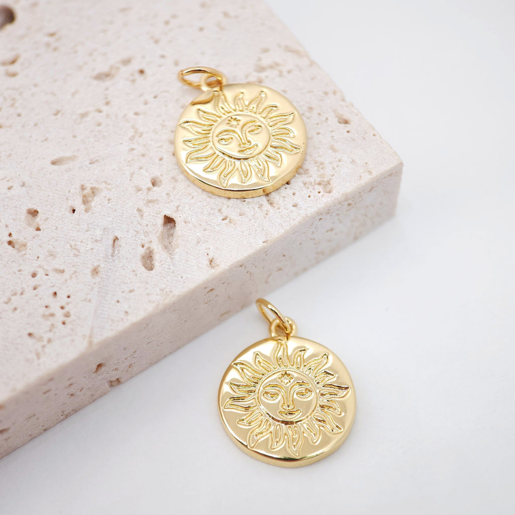Sun Charm, Sunny Face Round Pendant, 18K Gold Plated, 16.7mm, Necklace Making Charm, Jewelry Findings S20653