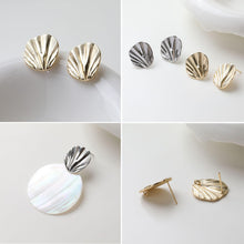 Cargar imagen en el visor de la galería, Pendientes de tuerca con pliegues redondos, pasador de plata S925, chapado en oro de 14 quilates y plata, sin níquel, forma irregular con aro GZ728